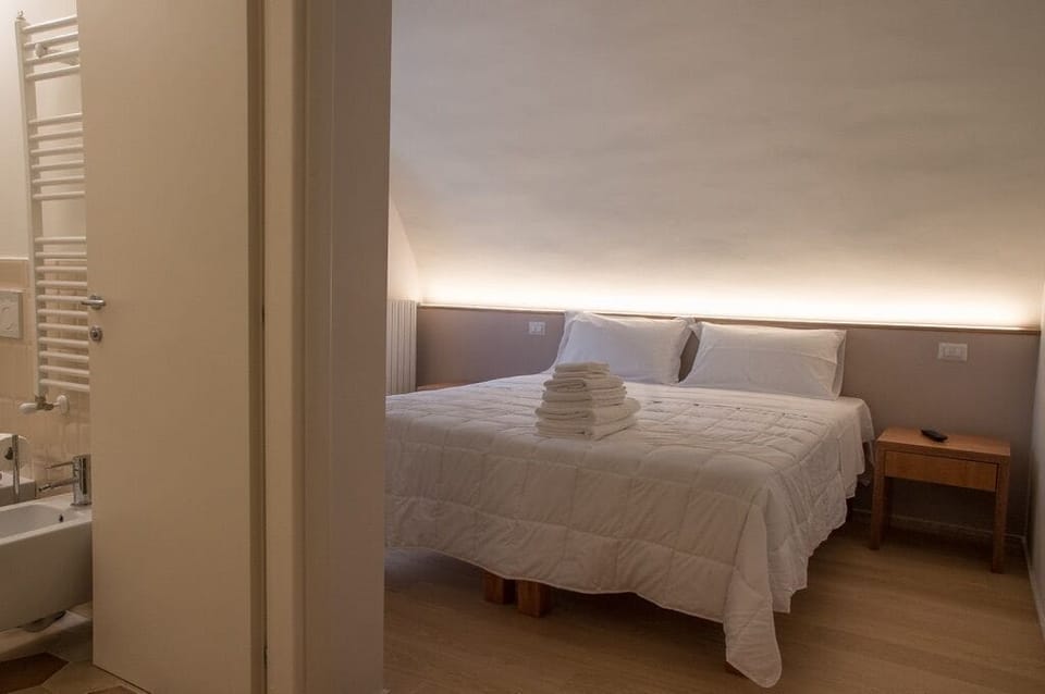 Comfort Double | Blackout drapes, soundproofing, free WiFi, bed sheets