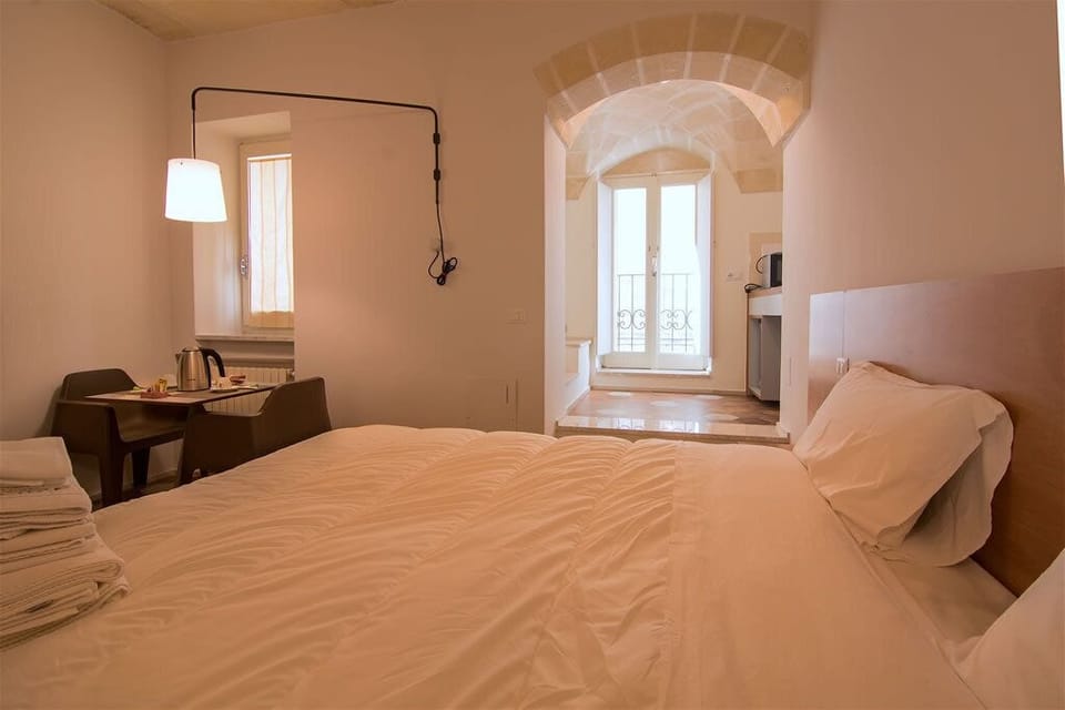 Comfort Double | Blackout drapes, soundproofing, free WiFi, bed sheets