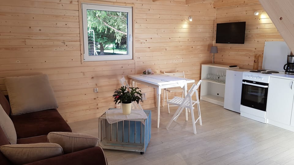 Standard Cottage, Multiple Beds, Non Smoking | Private kitchen | Shared fridge