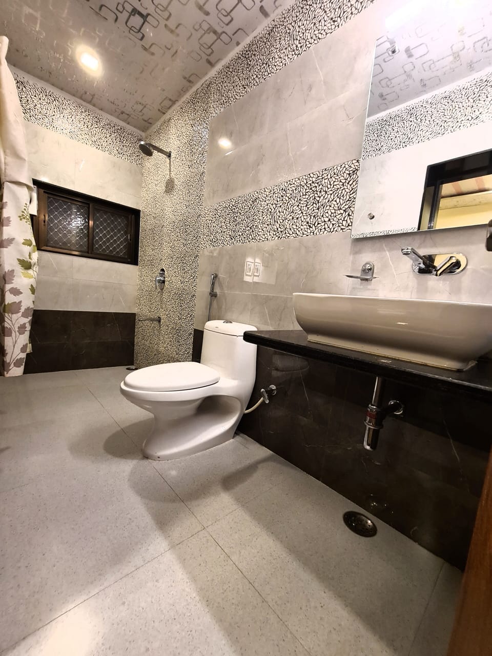 11 bedrooms, premium bedding, memory foam beds, soundproofing