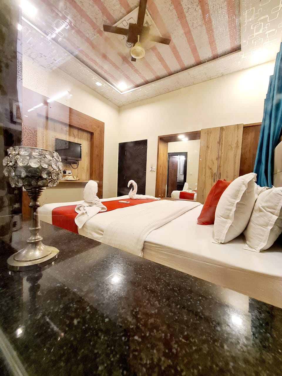 11 bedrooms, premium bedding, memory foam beds, soundproofing