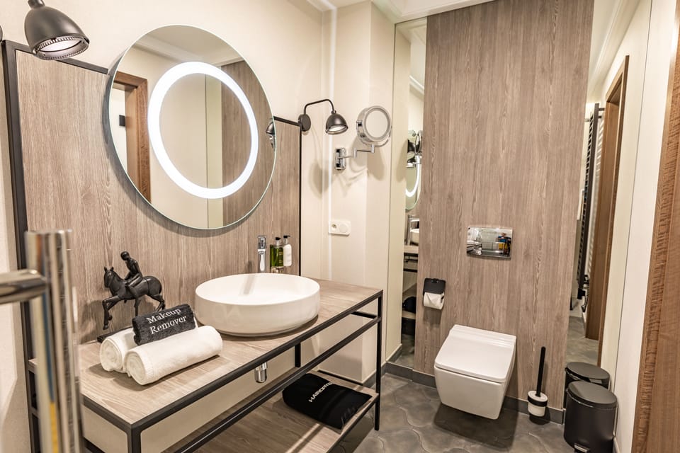 Triple Room | Bathroom | Slippers, towels