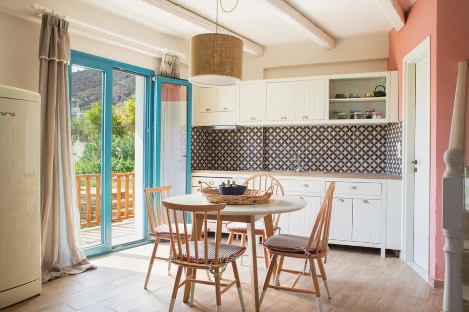 Full-size fridge, oven, stovetop, espresso maker