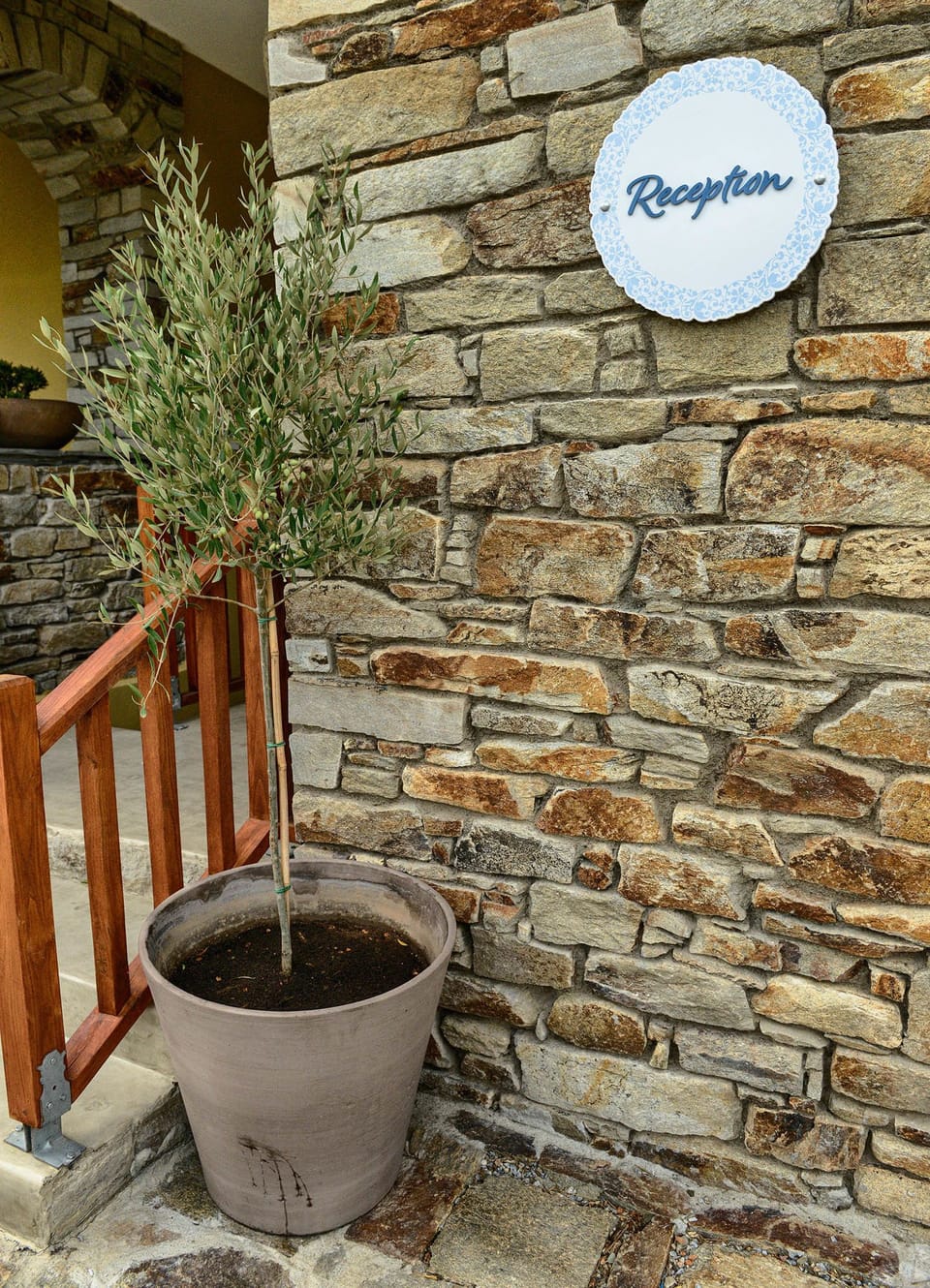 Check-in/check-out kiosk