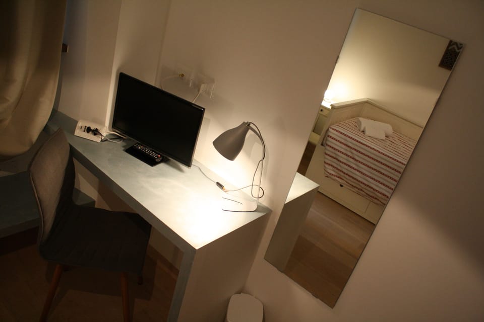 Single Room, Shared Bathroom | Room amenity