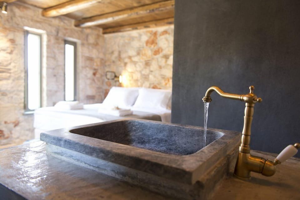 Deluxe Apartment, 1 Bedroom, Ground Floor | 1 bedroom, premium bedding, individually decorated