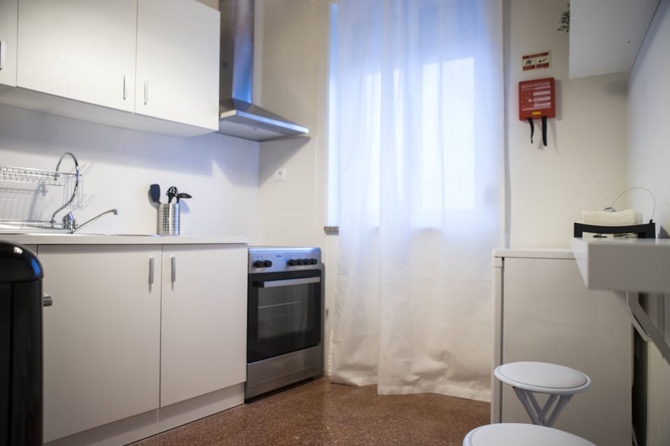 City Apartment, 3 Bedrooms, Balcony | Private kitchen | Shared fridge, microwave