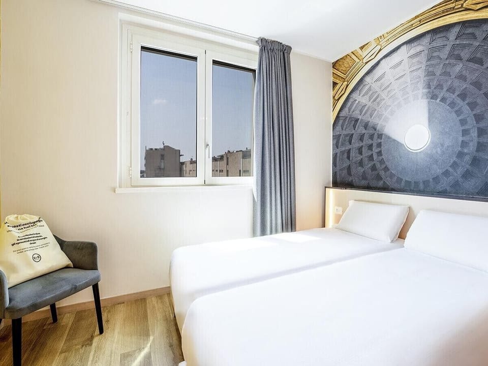 Standard Twin Room, Non Smoking | In-room safe, desk, blackout drapes, soundproofing