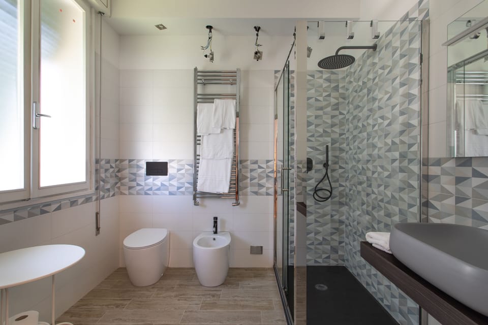 Deluxe Double Room | Bathroom | Hair dryer, slippers, towels