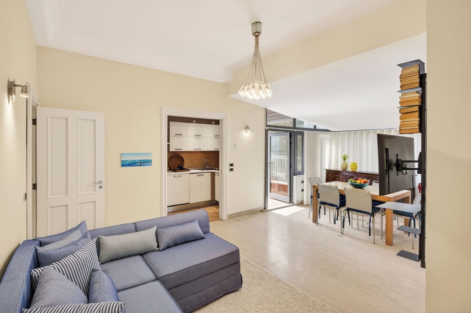 Apartment, 2 Bedrooms | Living room | Smart TV, DVD player