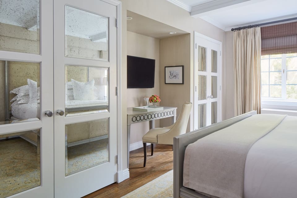 Room, 1 King Bed (Lowell) | Living room | Flat-screen TV, iPod dock, pay movies