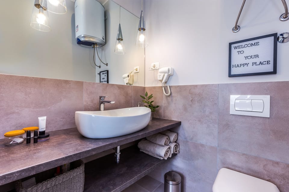 Bathroom sink