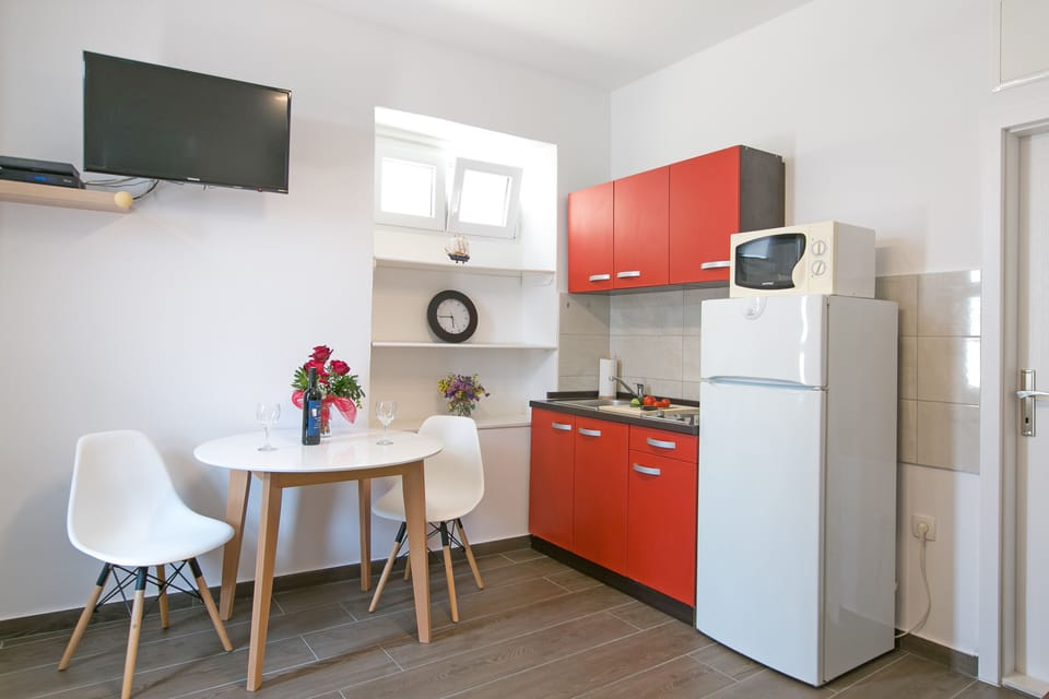 Deluxe Double Room, 1 Bedroom, Terrace | Living area