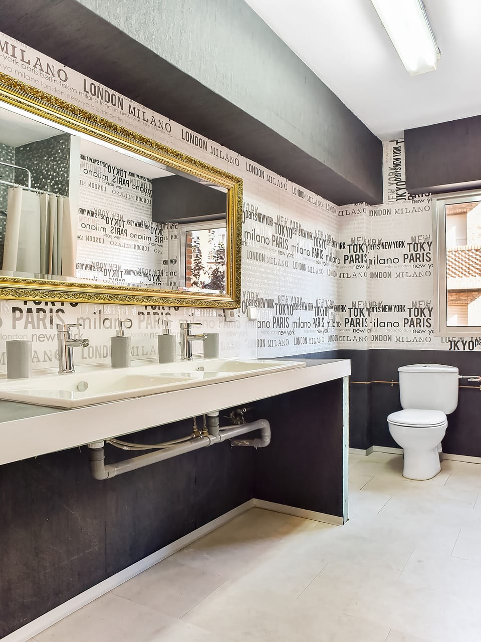Family Room | Bathroom | Shower, hair dryer, towels