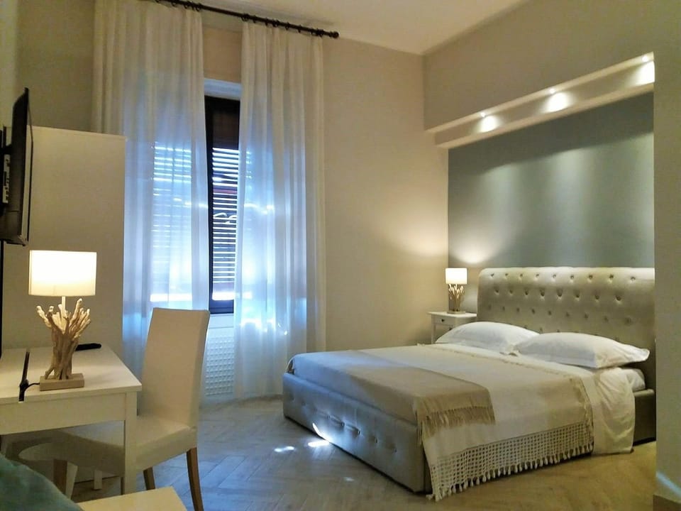 Classic Triple Room | Down comforters, desk, blackout drapes, soundproofing