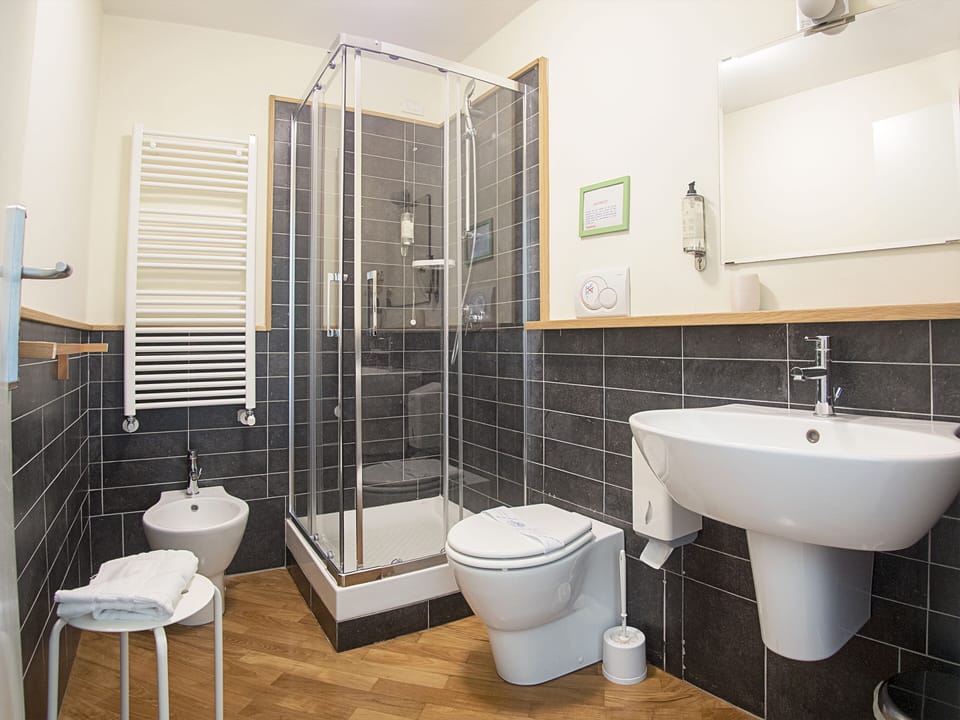 Standard Double Room, Ensuite (Bouganville/Agave) | Bathroom | Shower, rainfall showerhead, hair dryer, towels