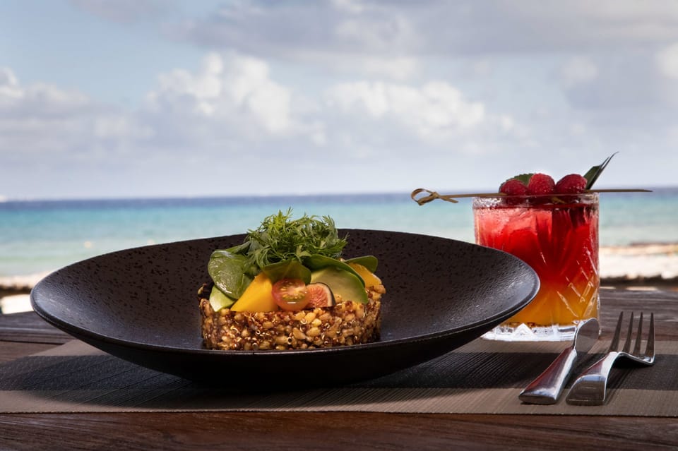 4 restaurants; breakfast, dinner, and brunch served