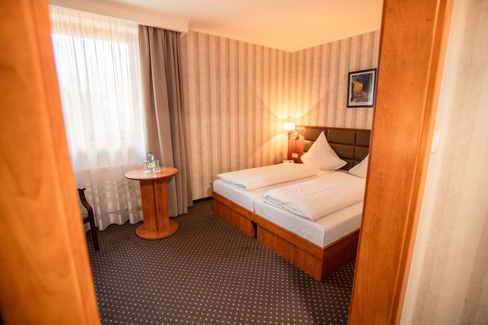 Deluxe Double Room | Living area | 26-inch LCD TV with cable channels, TV
