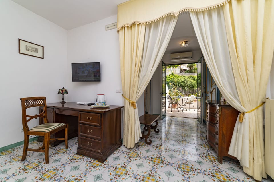 Superior Triple Room | Blackout drapes, bed sheets