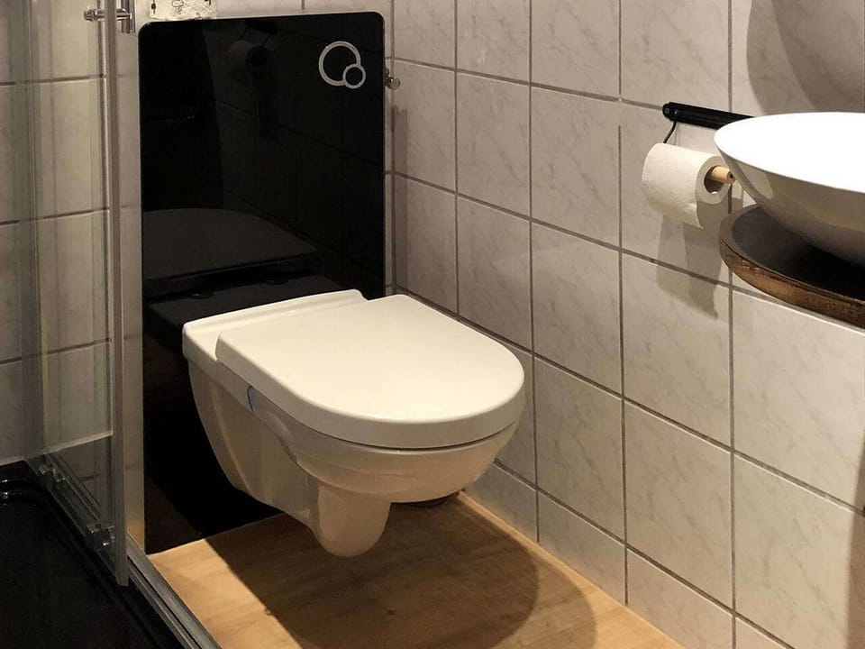 Twin Room, Private Bathroom (incl. Netflix and Nespresso) | Bathroom | Shower, hair dryer, towels