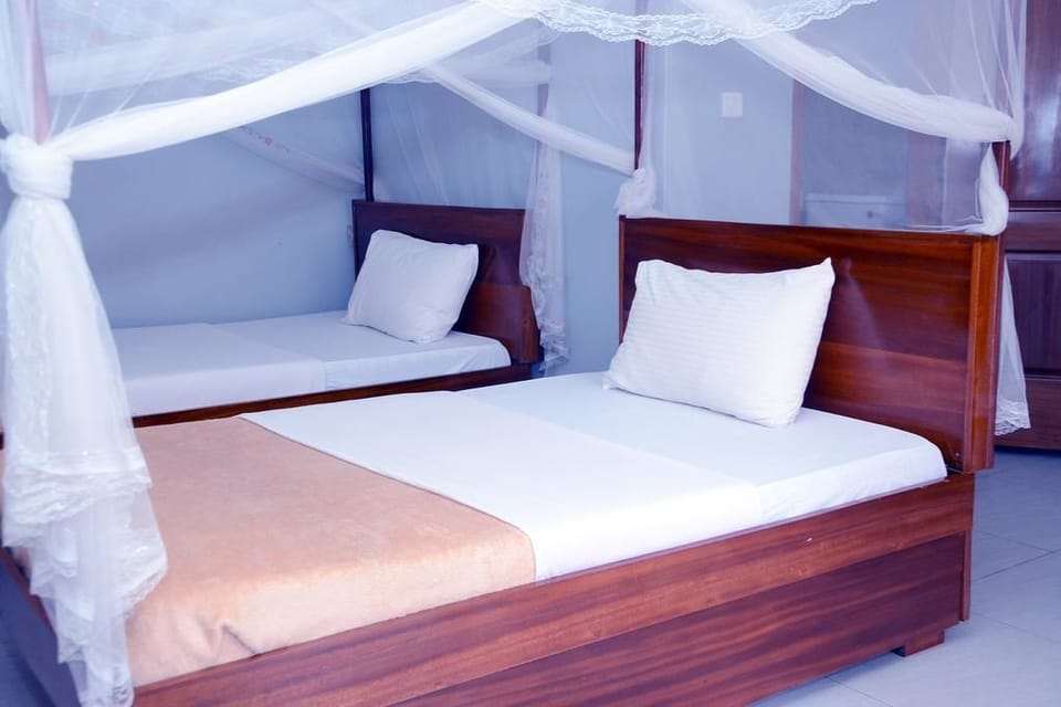 Twin Room | Premium bedding, desk, free WiFi, bed sheets