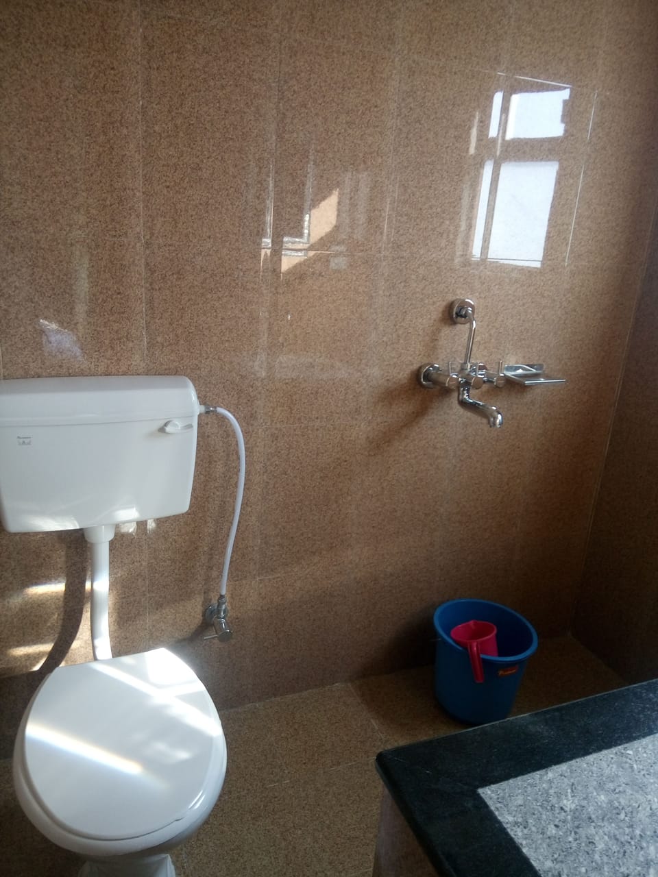 Deluxe Suite | Bathroom | Combined shower/tub, spring water tub, rainfall showerhead