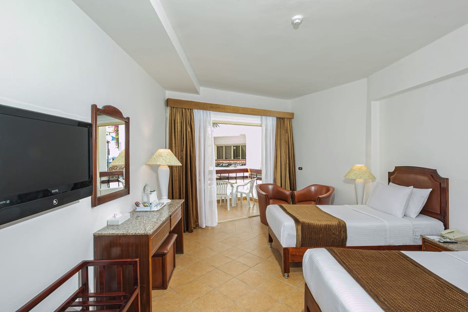 In-room safe, bed sheets