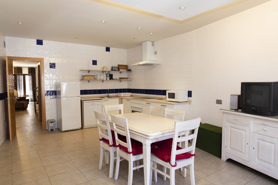 Apartment, 4 Bedrooms, Terrace, Mountain View | Private kitchen | Full-size fridge, microwave, oven, stovetop