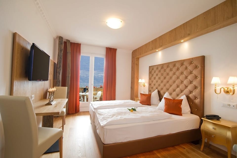 Double Room, Non Smoking, Balcony | Hypo-allergenic bedding, soundproofing, free cribs/infant beds
