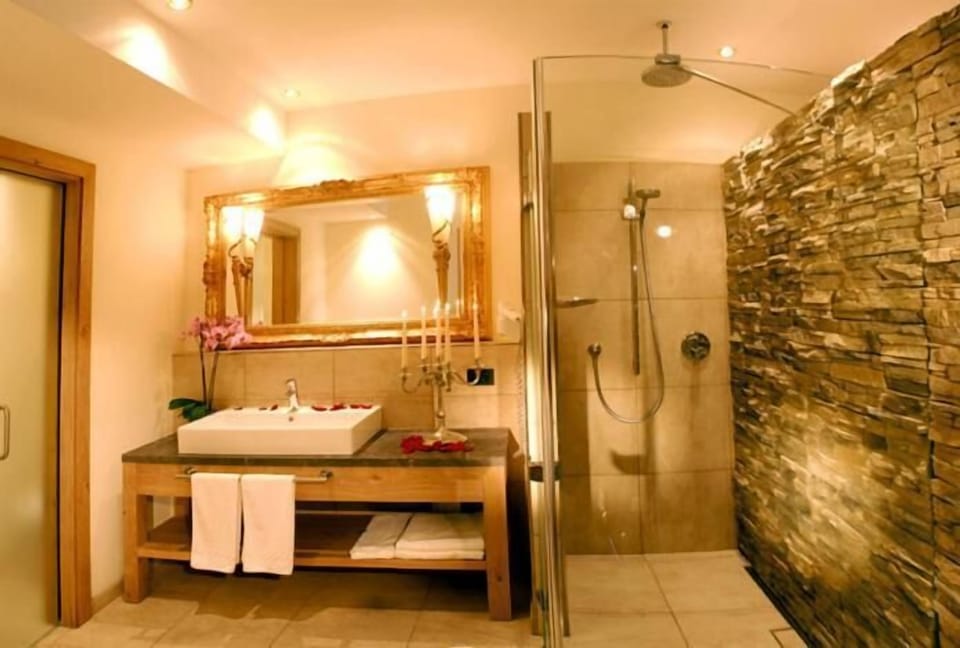 Shower, towels