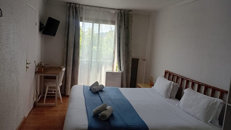 Desk, blackout drapes, WiFi (free), bed sheets