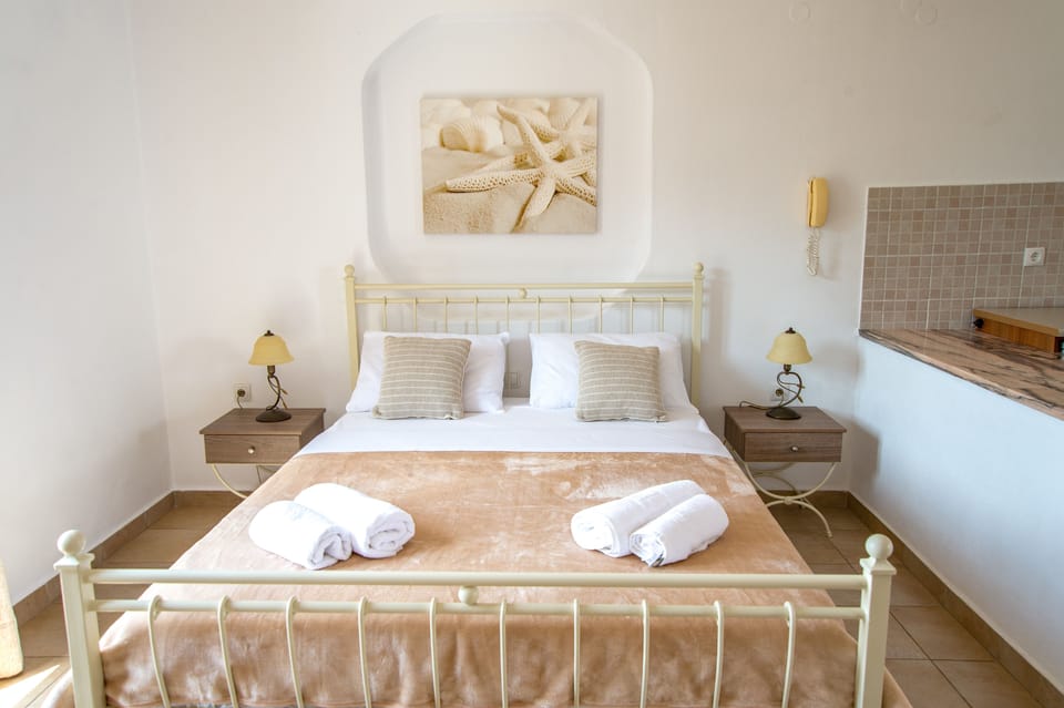 Design Studio | In-room safe, desk, soundproofing, iron/ironing board