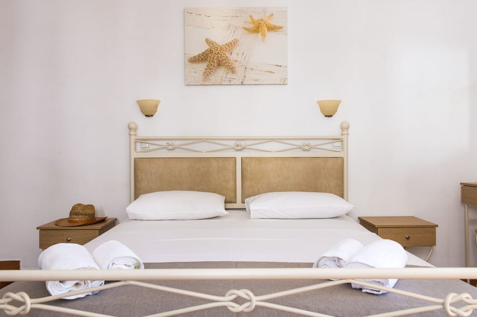 Design Studio | In-room safe, desk, soundproofing, iron/ironing board