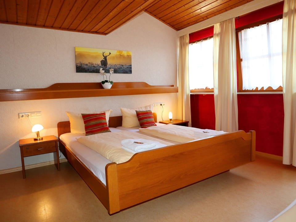 Suite, Balcony | Down comforters, blackout drapes, free WiFi, bed sheets