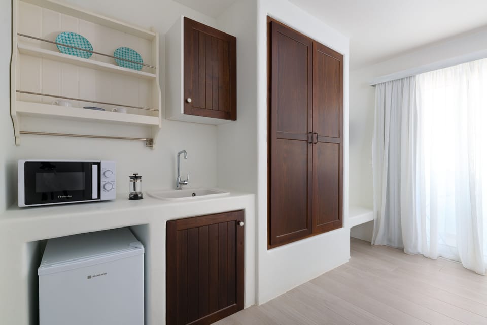 Traditional Room, Partial Sea View | Premium bedding, pillowtop beds, in-room safe, laptop workspace