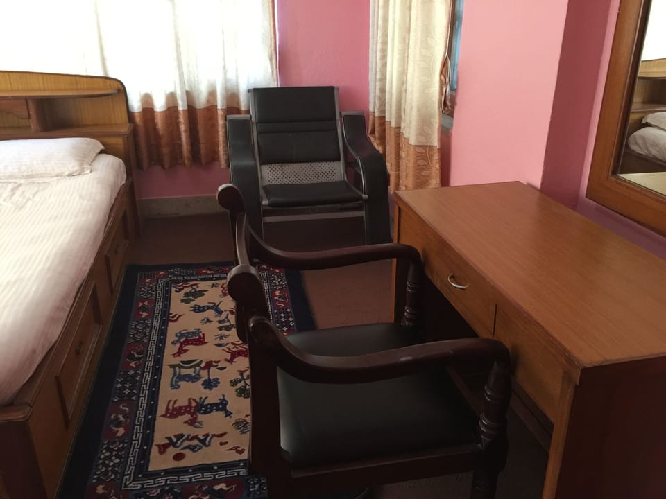 Room, 1 King Bed, Non Smoking, City View | Desk, blackout drapes, rollaway beds, free WiFi