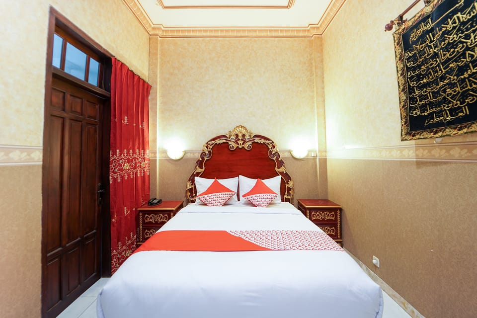 Deluxe Suite, Non Smoking | Desk, free WiFi, bed sheets
