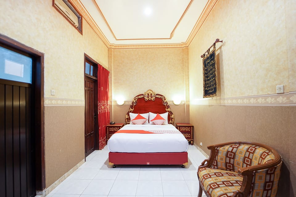 Deluxe Suite, Non Smoking | Desk, free WiFi, bed sheets