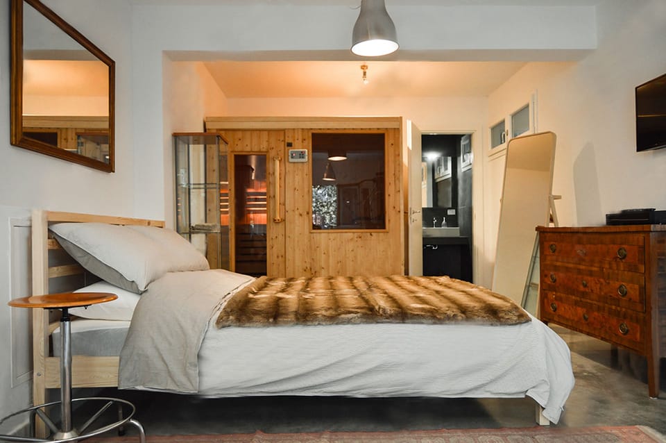 Deluxe Double Room | Down comforters, desk, free WiFi, bed sheets