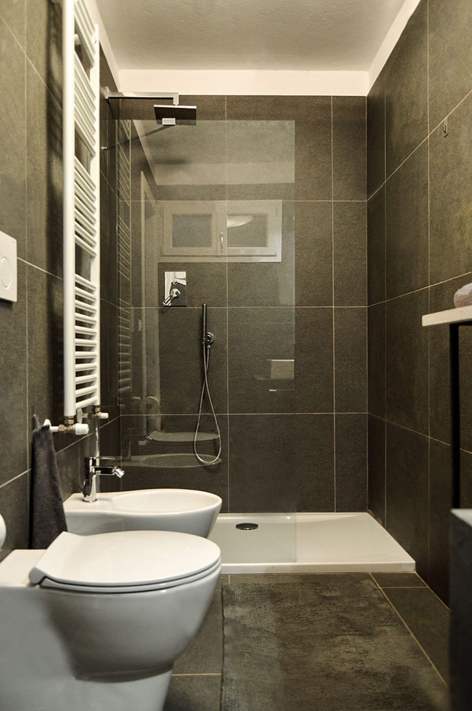 Deluxe Double Room | Bathroom | Shower, rainfall showerhead, hair dryer, bidet
