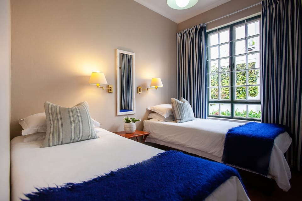 Cottage (Oak 7) | Individually furnished, desk, iron/ironing board, free WiFi