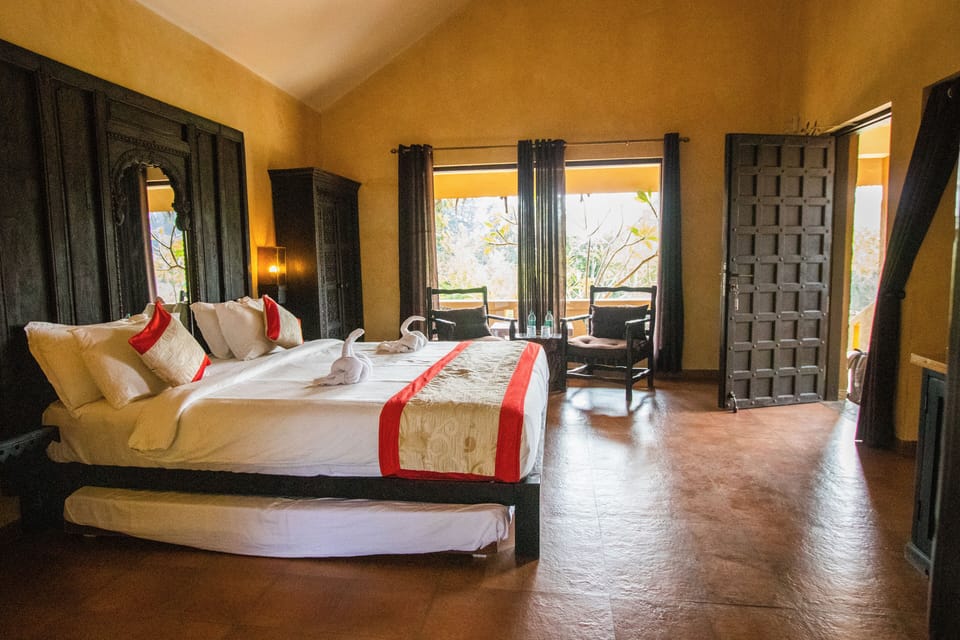Luxury Cottage | Blackout drapes, iron/ironing board, bed sheets