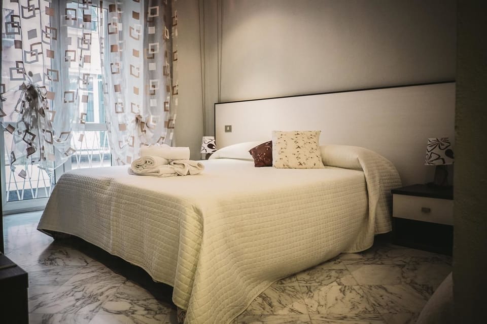 Classic Triple Room | In-room safe, desk, soundproofing, free WiFi