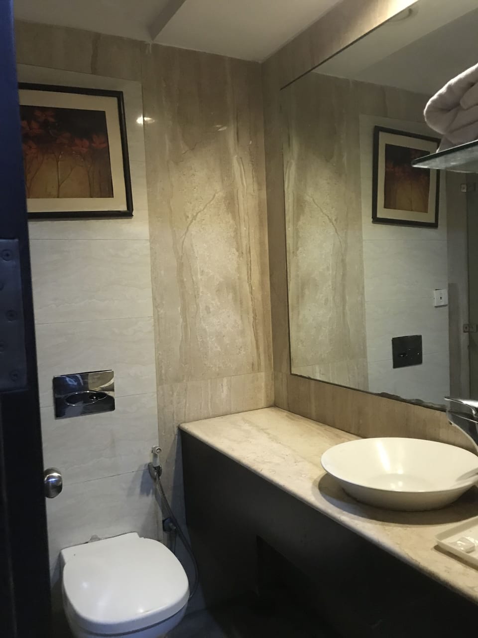 Shower, free toiletries, towels