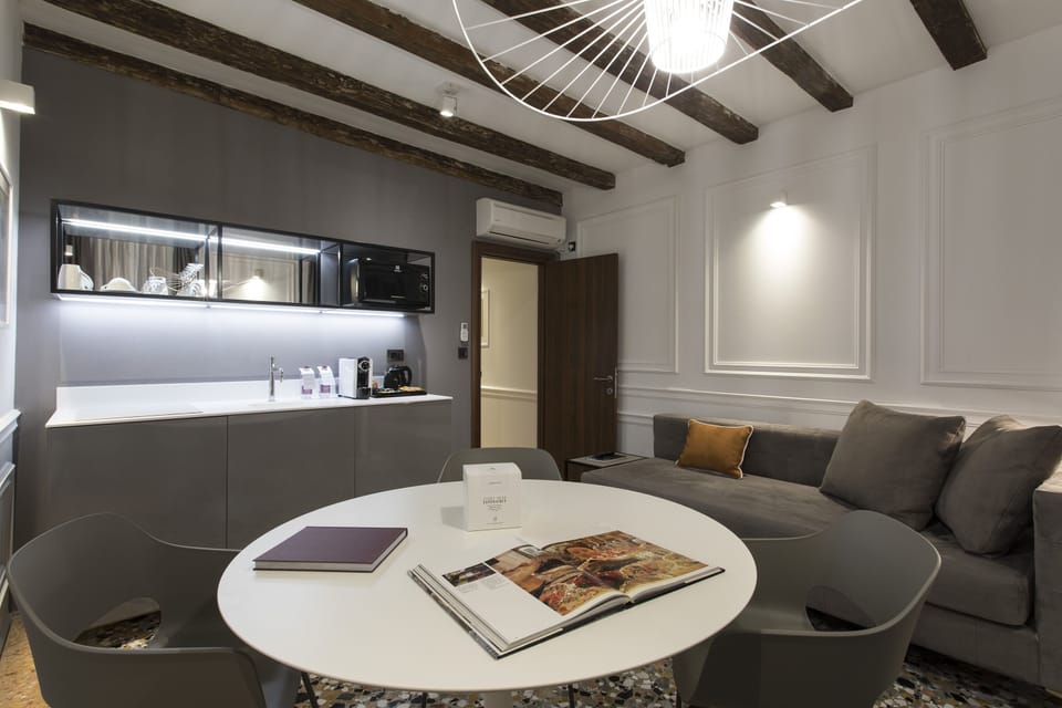 Apartment | Living room | 40-inch flat-screen TV with digital channels, Smart TV