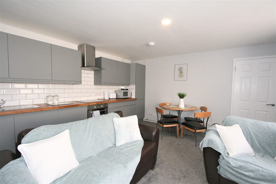 Apartment | Hypo-allergenic bedding, iron/ironing board, free WiFi