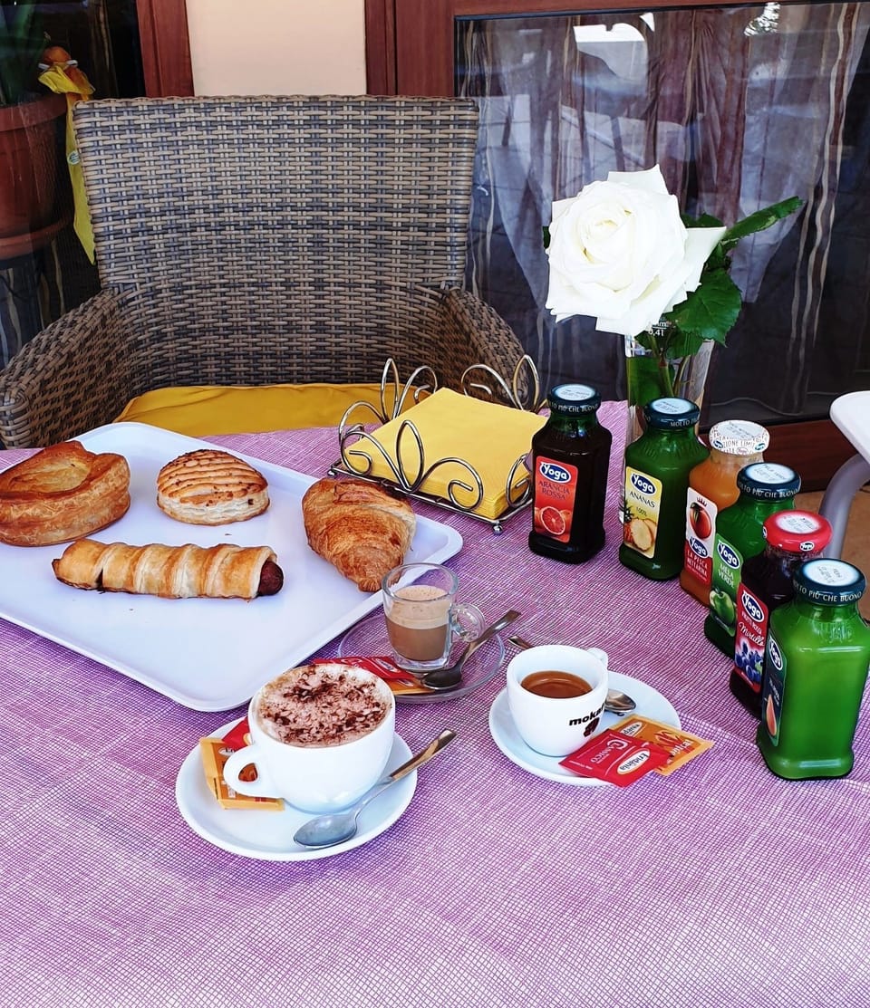 Free local cuisine breakfast on weekdays