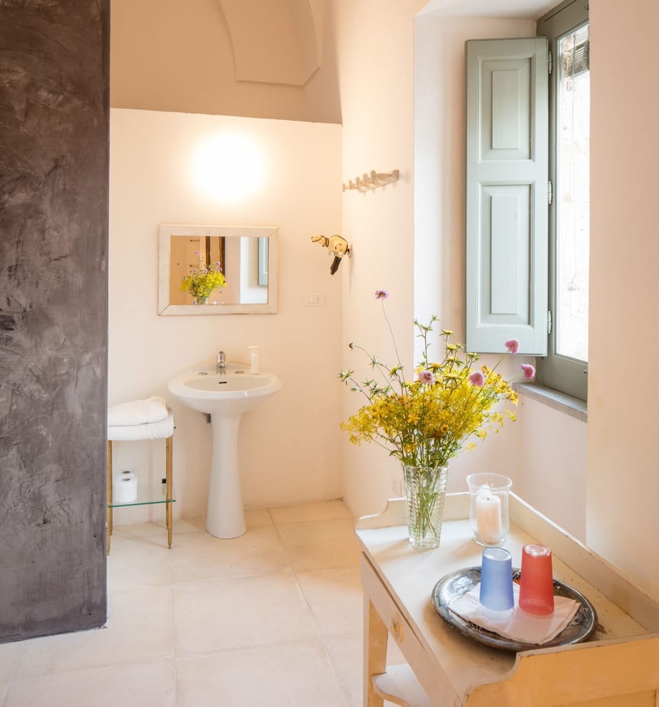 Romantic Double Room, 1 Queen Bed, City View | Bathroom | Shower, hair dryer, towels