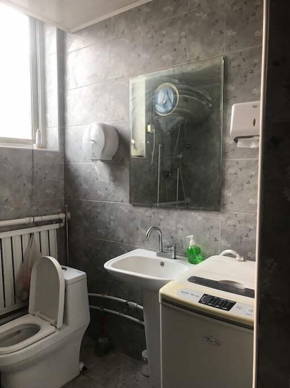 Comfort Twin Room | Bathroom | Shower, free toiletries, hair dryer, slippers