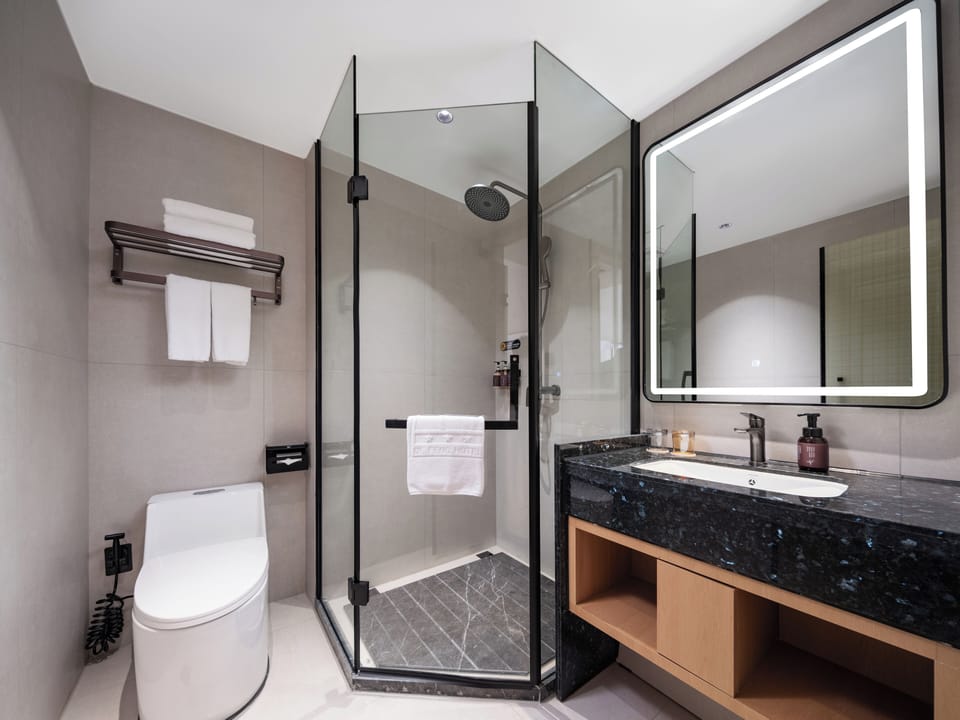 Rainfall showerhead, free toiletries, hair dryer, slippers